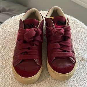 Nike Low Blazers